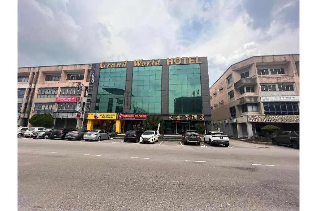 Capital O 91074 Grand World Hotel Johor Bahru