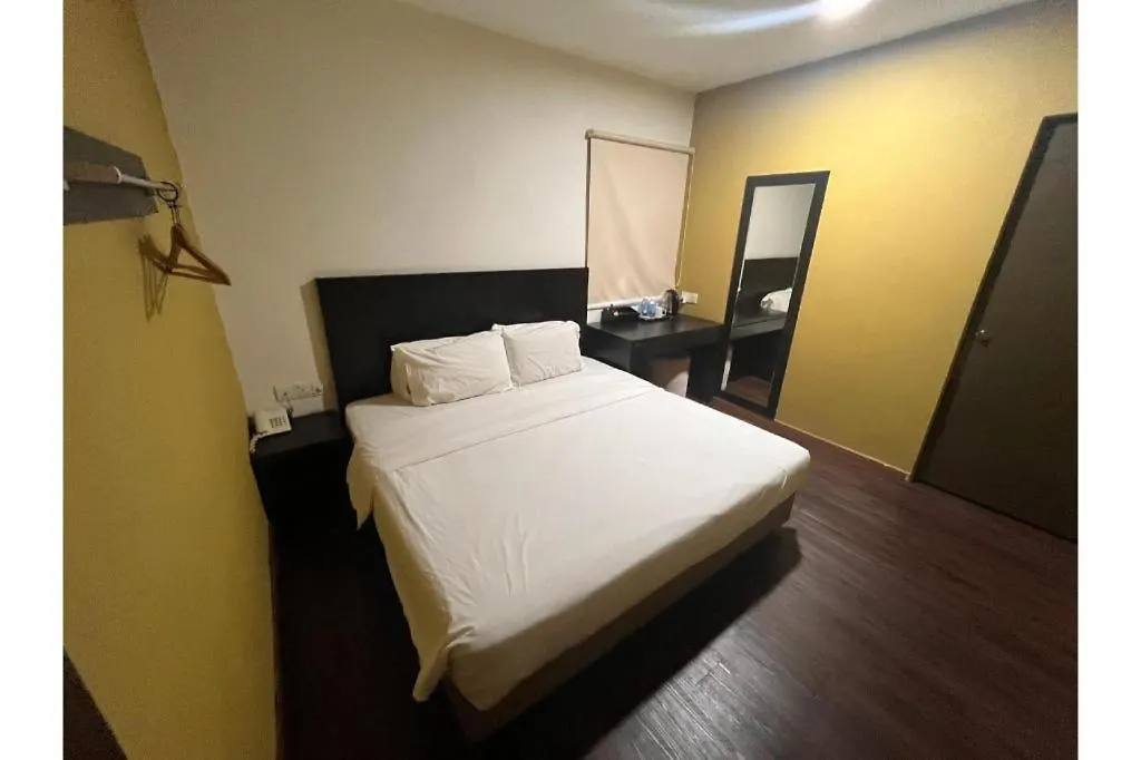 Capital O 91074 Grand World Hotel Johor Bahru