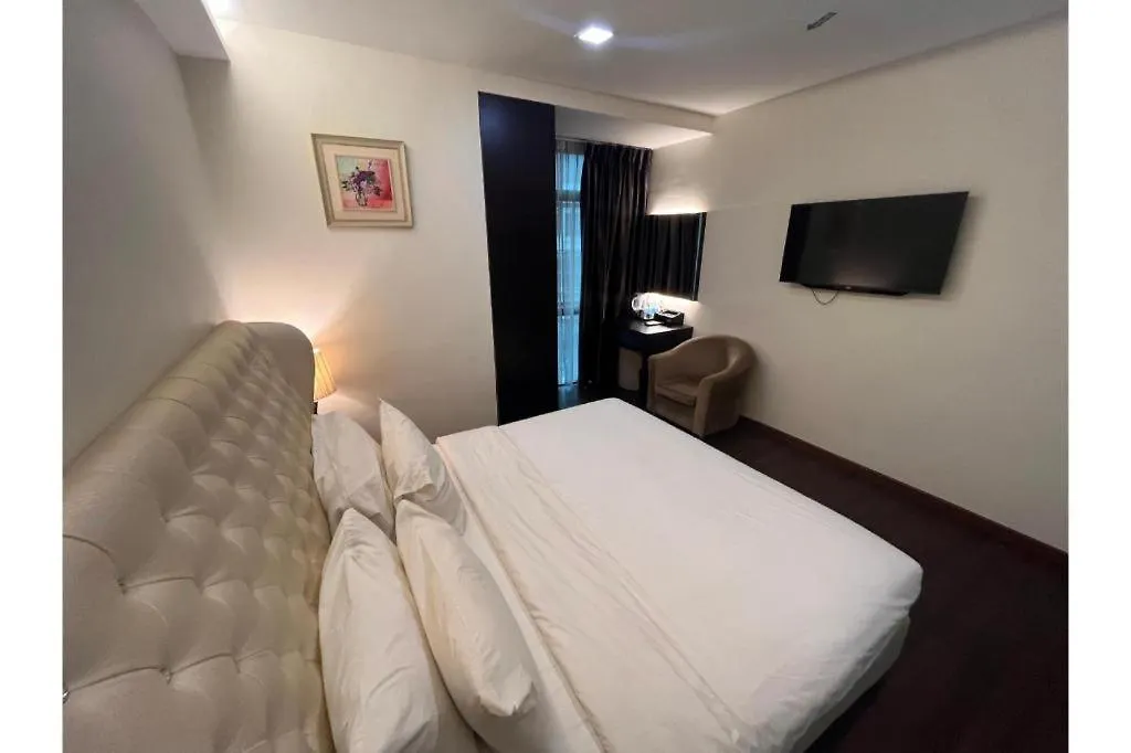 Capital O 91074 Grand World Hotel Johor Bahru