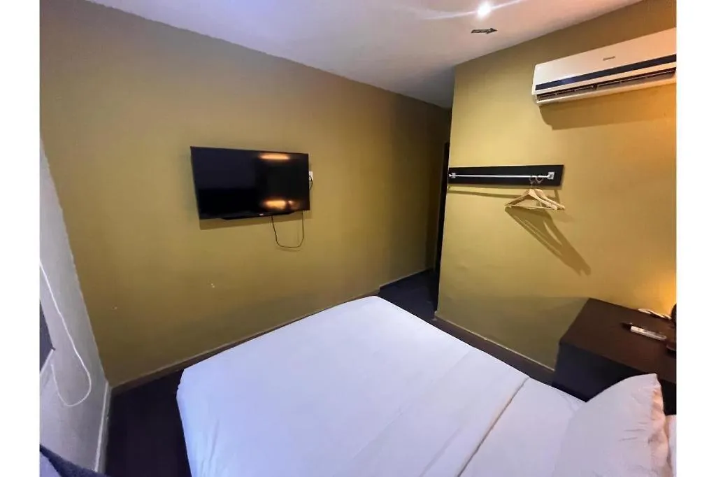 Capital O 91074 Grand World Hotel Johor Bahru 2*,
