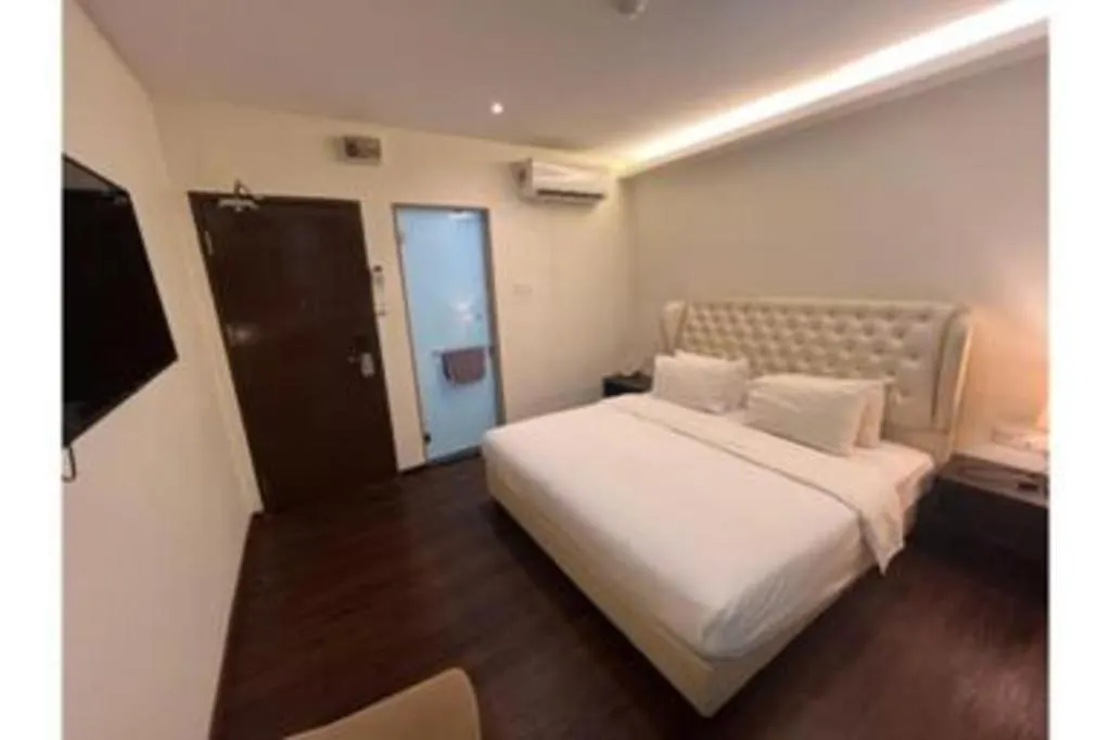 Capital O 91074 Grand World Hotel Johor Bahru