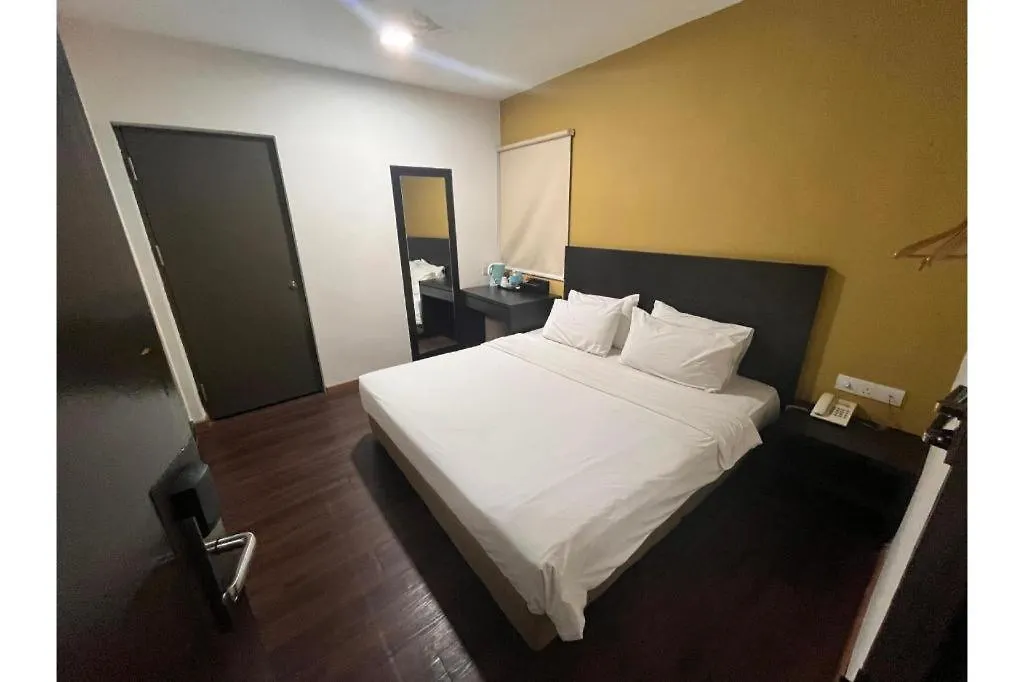 Capital O 91074 Grand World Hotel Johor Bahru