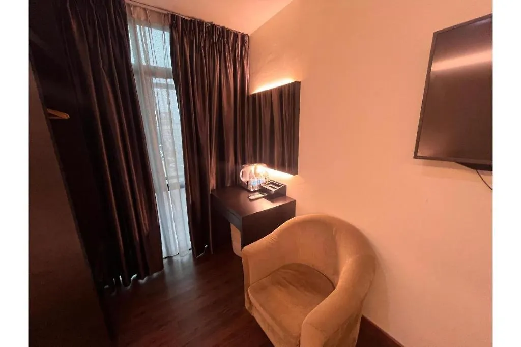 Grand World Hotel Johor Bahru 2*,