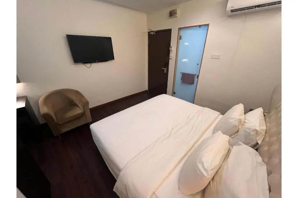 Capital O 91074 Grand World Hotel Johor Bahru