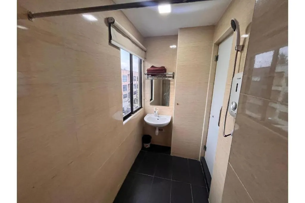 Capital O 91074 Grand World Hotel Johor Bahru